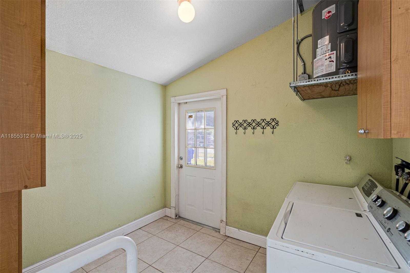 Small Image of 3411 SOUTH WEST 27TH ST, Miami Number 47