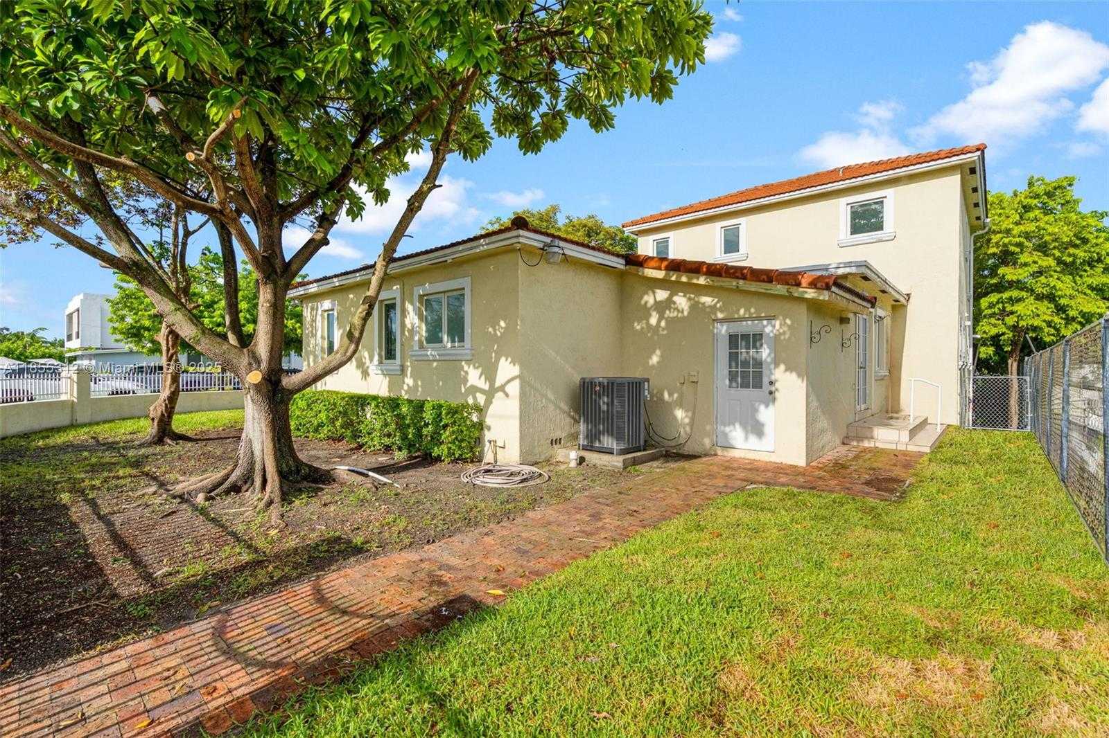 Small Image of 3411 SOUTH WEST 27TH ST, Miami Number 57