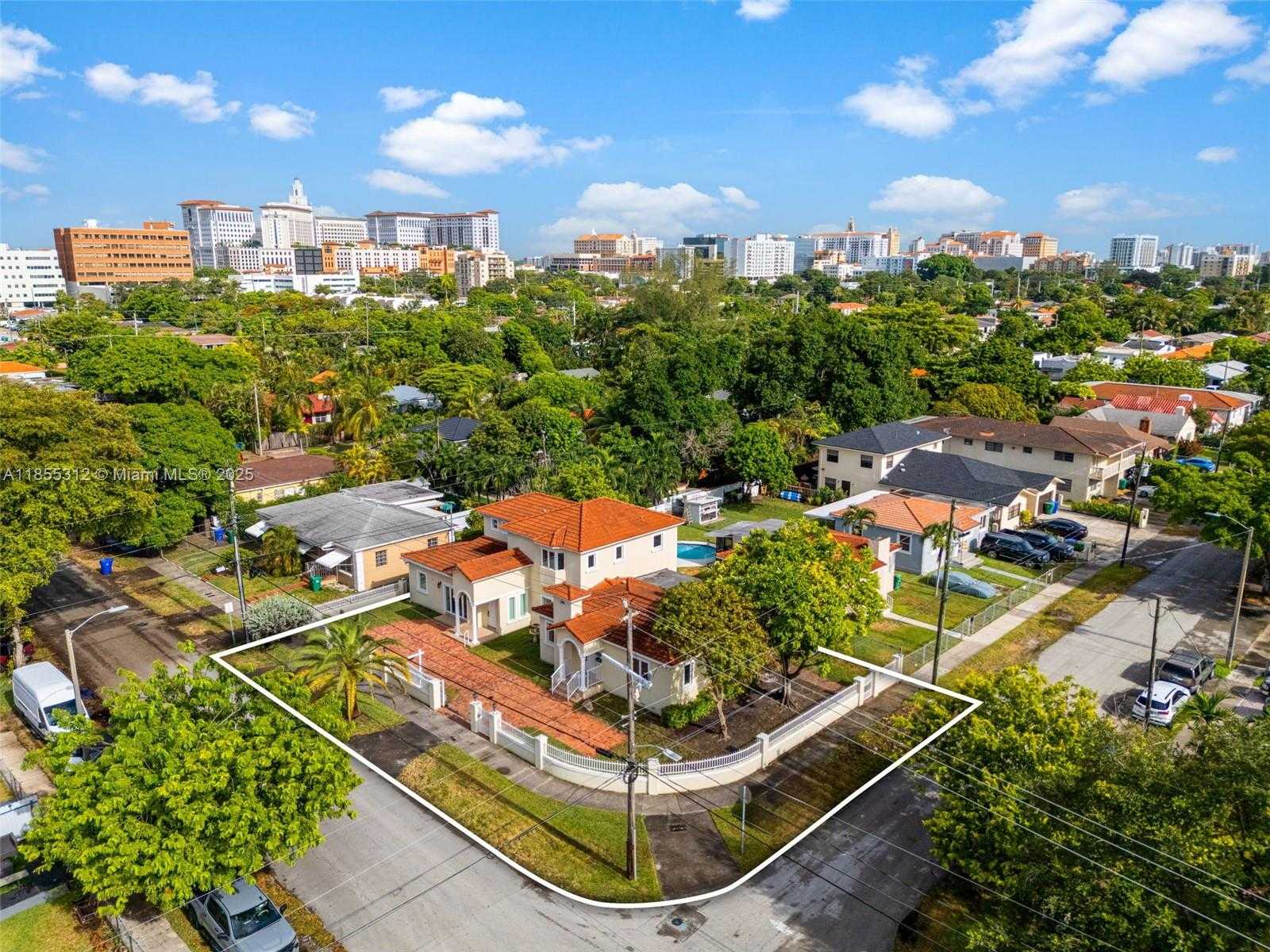 Small Image of 3411 SOUTH WEST 27TH ST, Miami Number 58