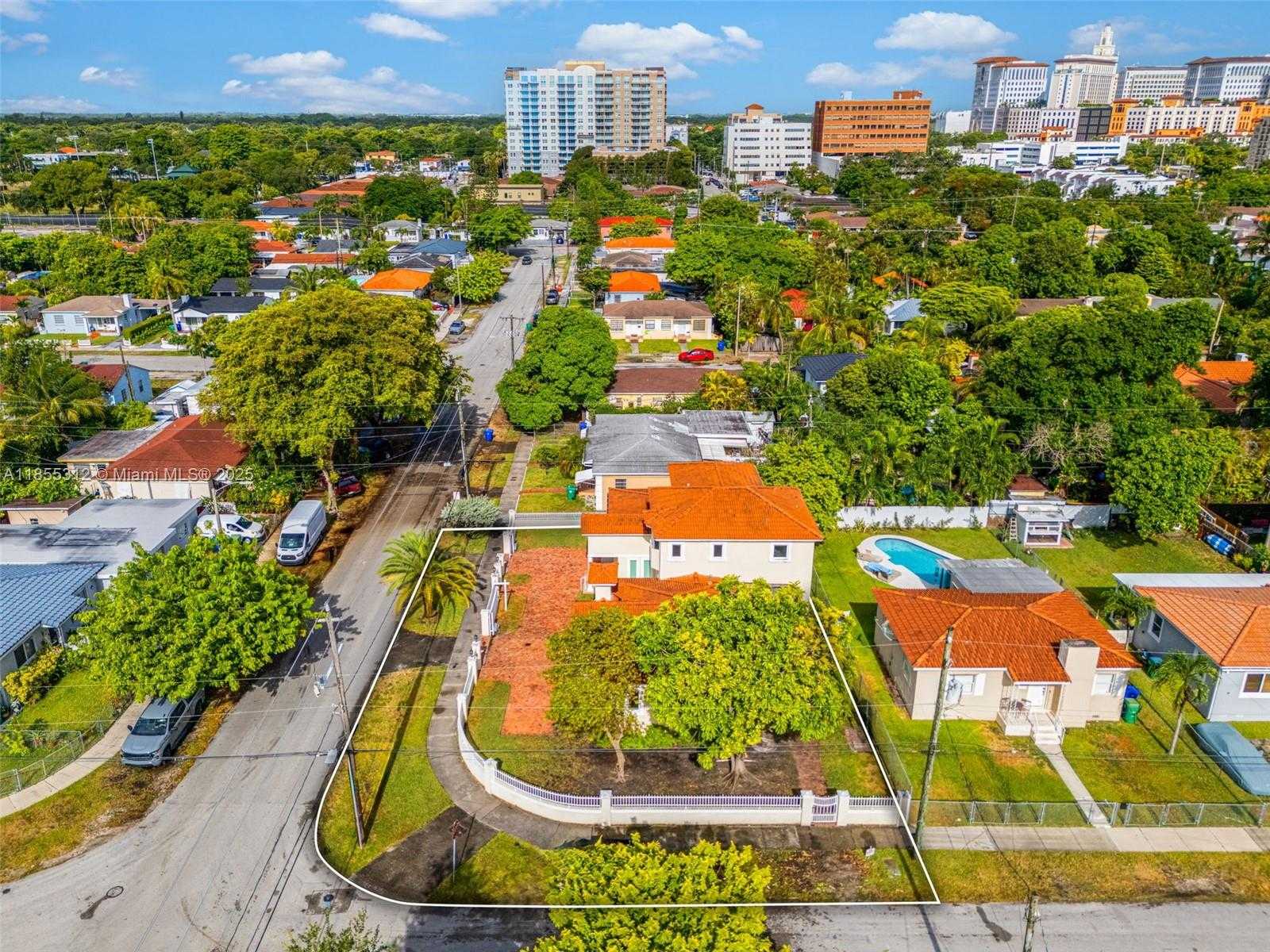 Small Image of 3411 SOUTH WEST 27TH ST, Miami Number 59