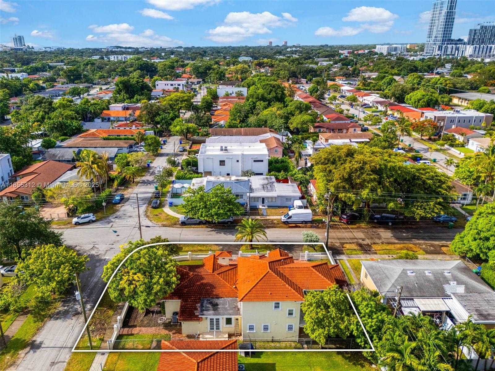 Small Image of 3411 SOUTH WEST 27TH ST, Miami Number 60