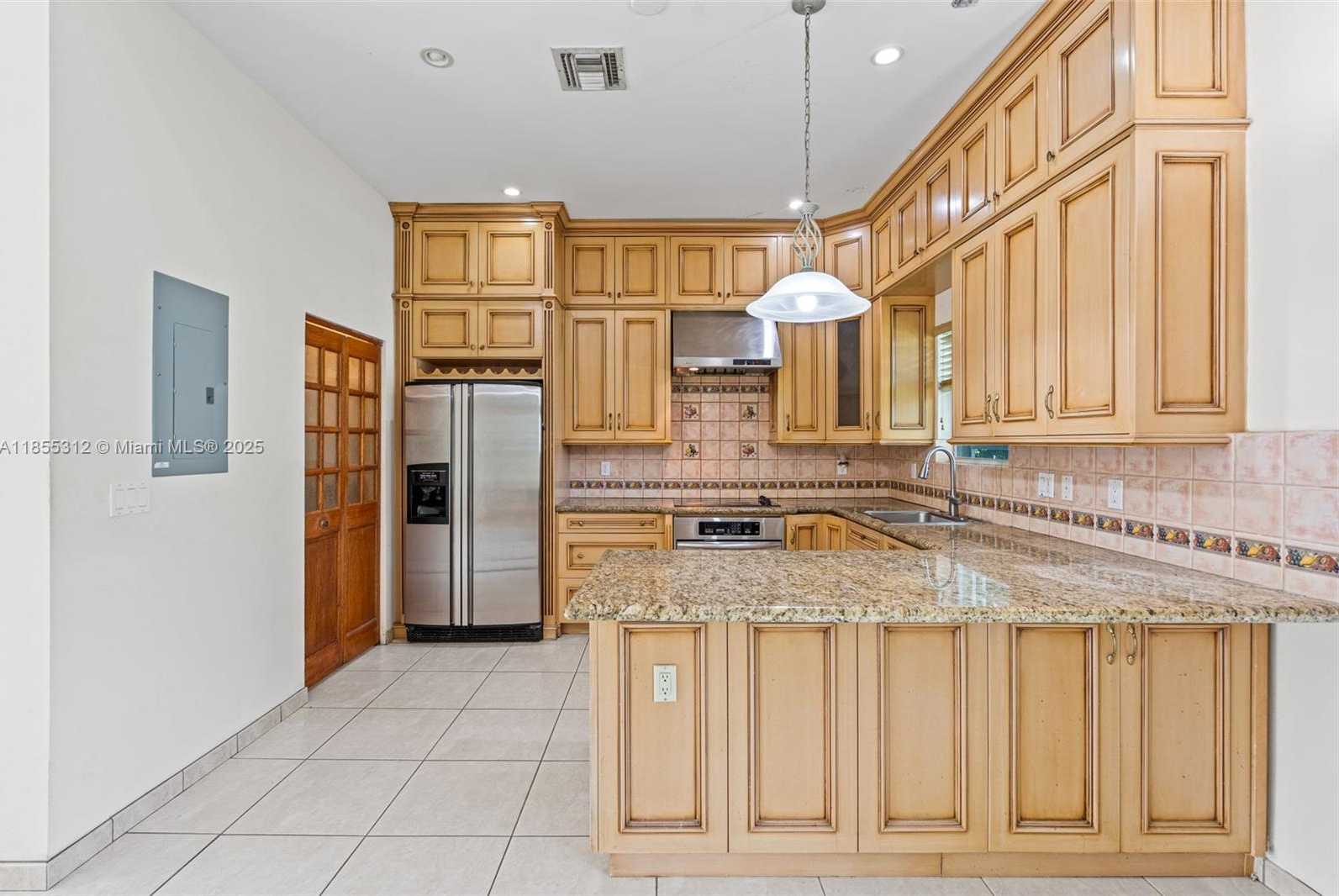 Small Image of 3411 SOUTH WEST 27TH ST, Miami Number 9