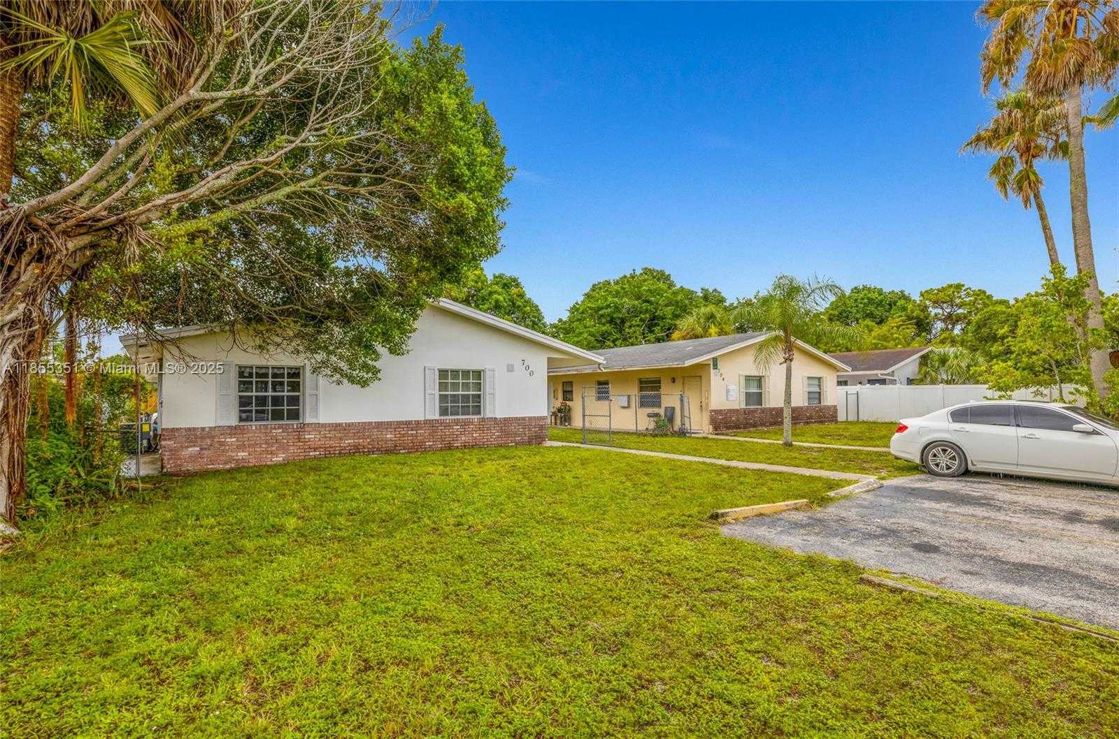 Small Image of 700 SOUTH WEST 16TH AVE, Fort Lauderdale Number 3