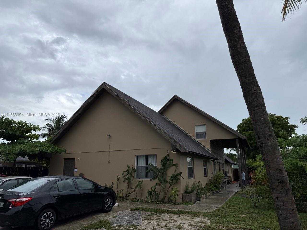 Small Image of 1801 GARDENIA RD, Fort Lauderdale Number 3