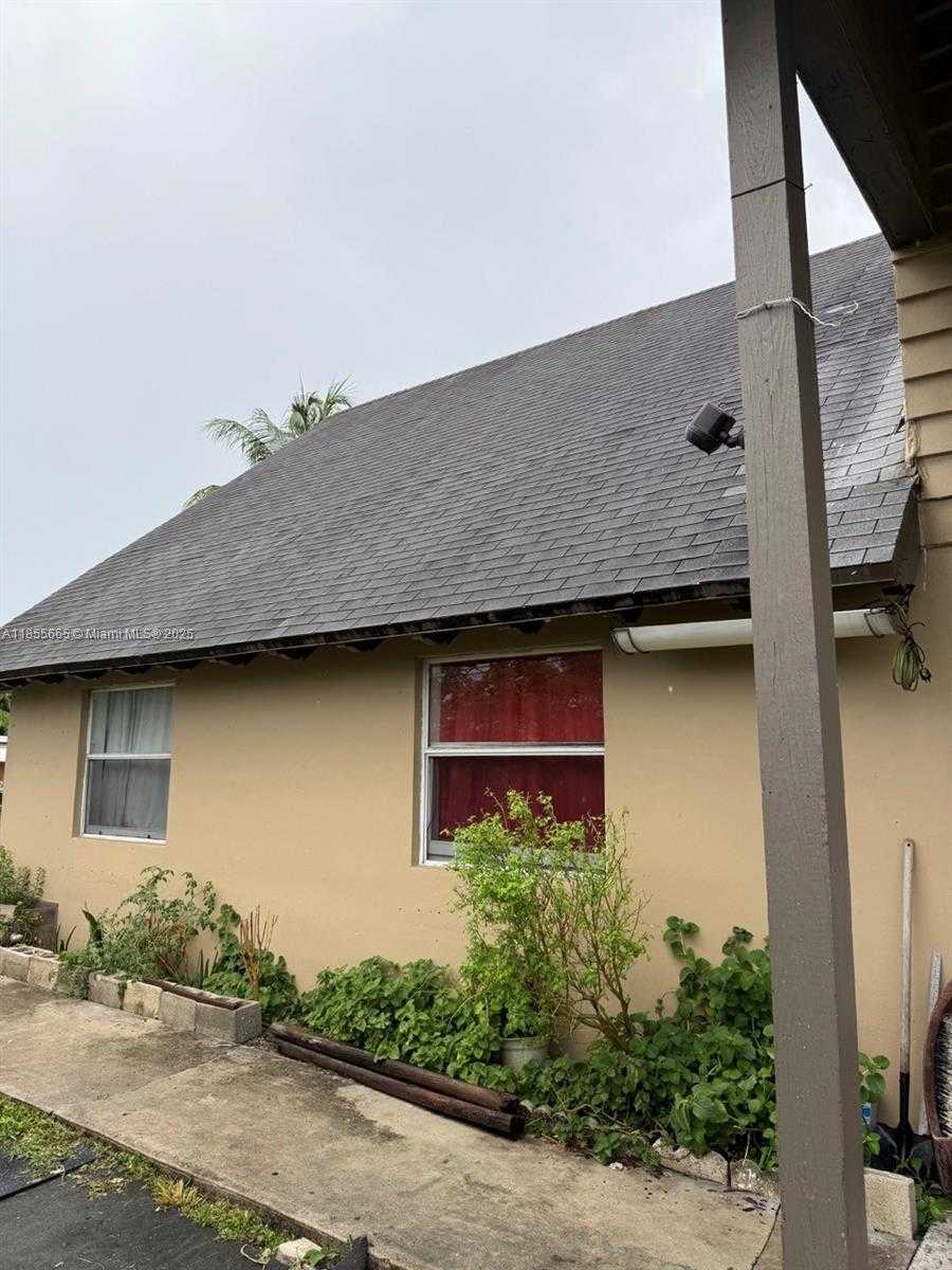 Small Image of 1801 GARDENIA RD, Fort Lauderdale Number 5