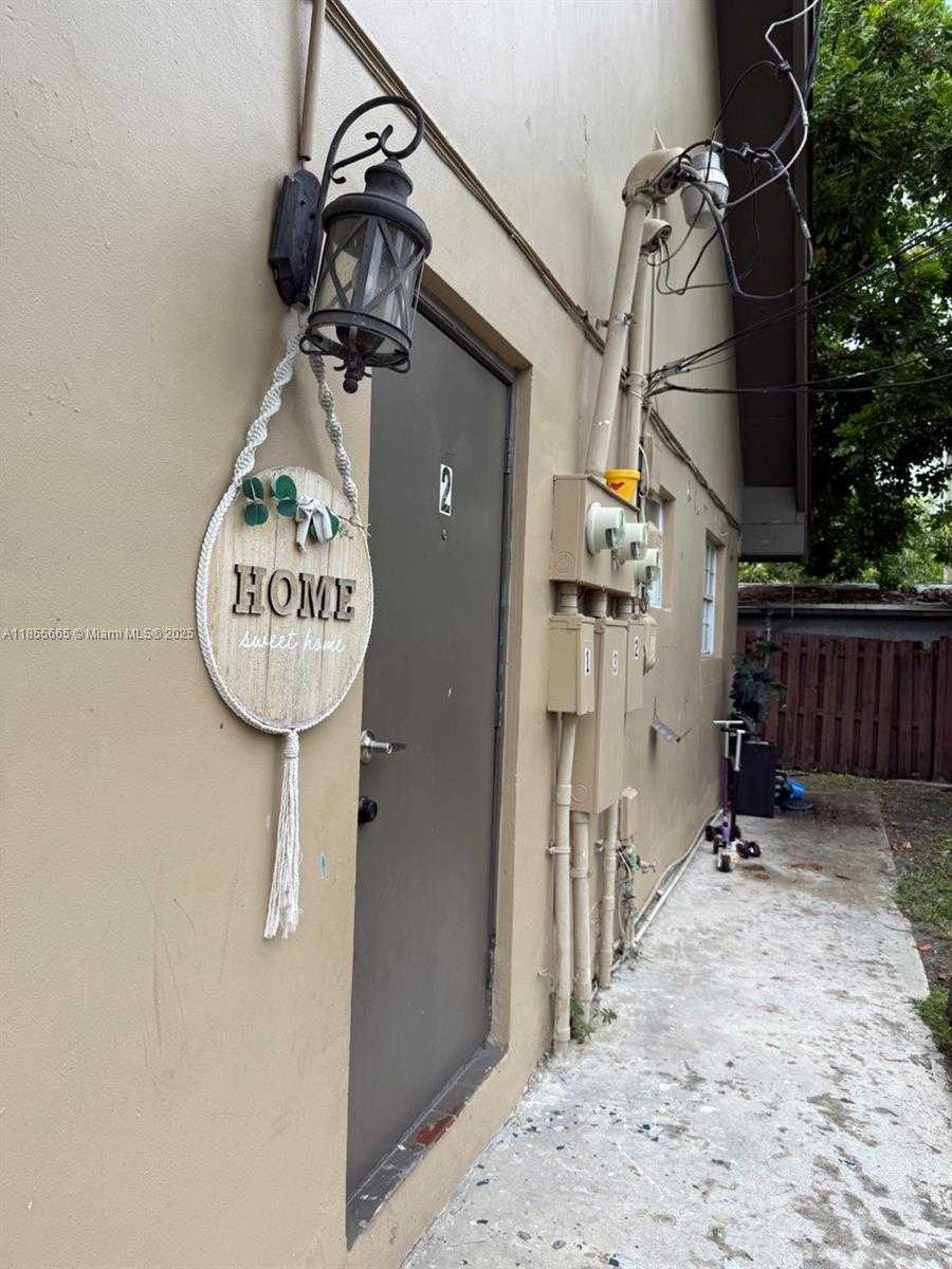 Small Image of 1801 GARDENIA RD, Fort Lauderdale Number 9