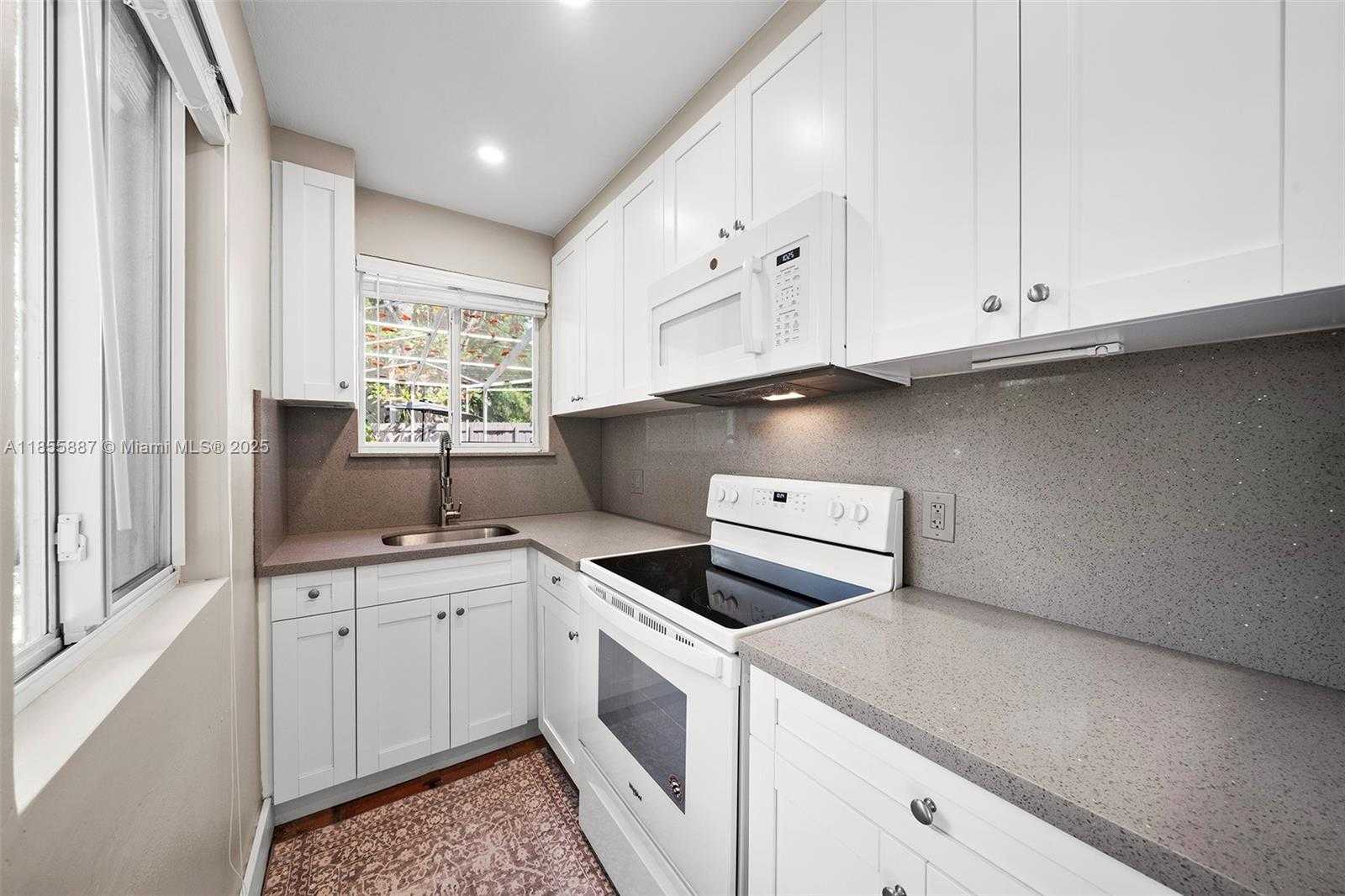 Small Image of 3586 MAIN HWY #3, Coconut Grove Number 12