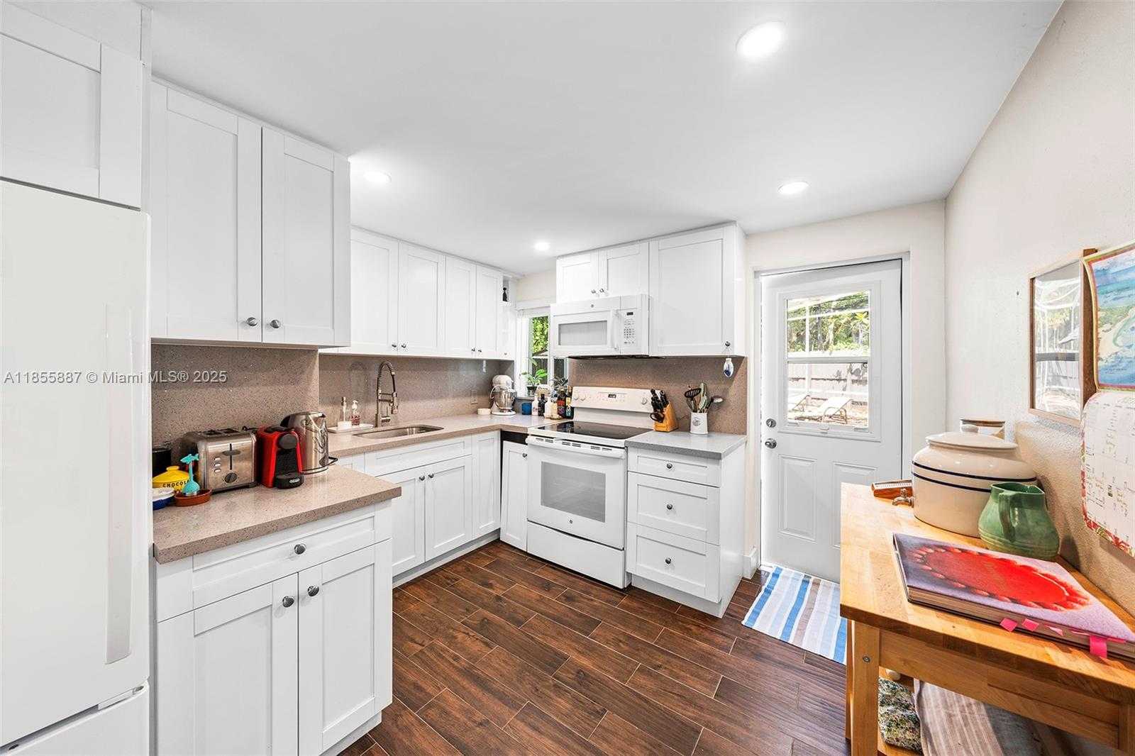 Small Image of 3586 MAIN HWY #3, Coconut Grove Number 19