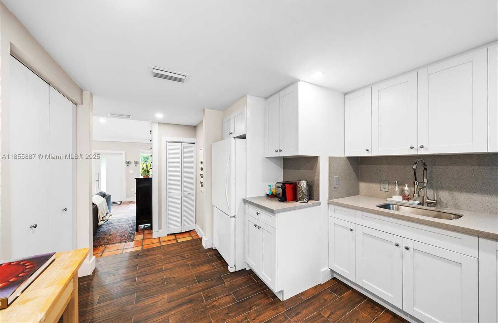 Small Image of 3586 MAIN HWY #3, Coconut Grove Number 20