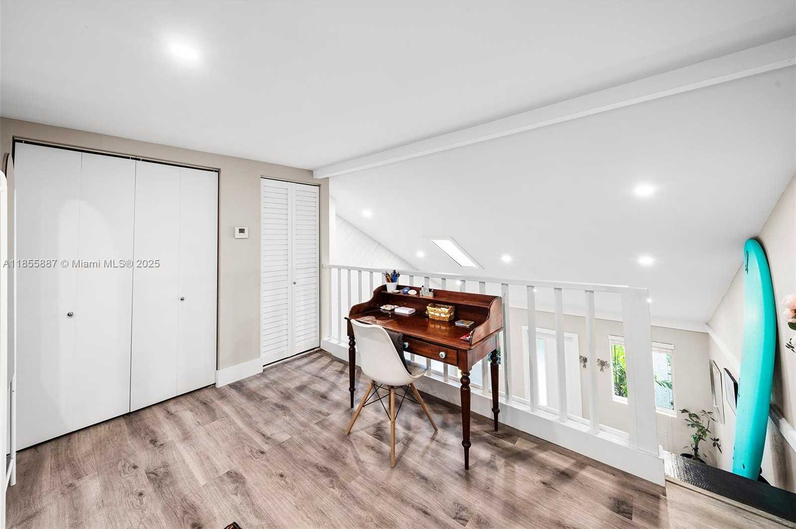 Small Image of 3586 MAIN HWY #3, Coconut Grove Number 24