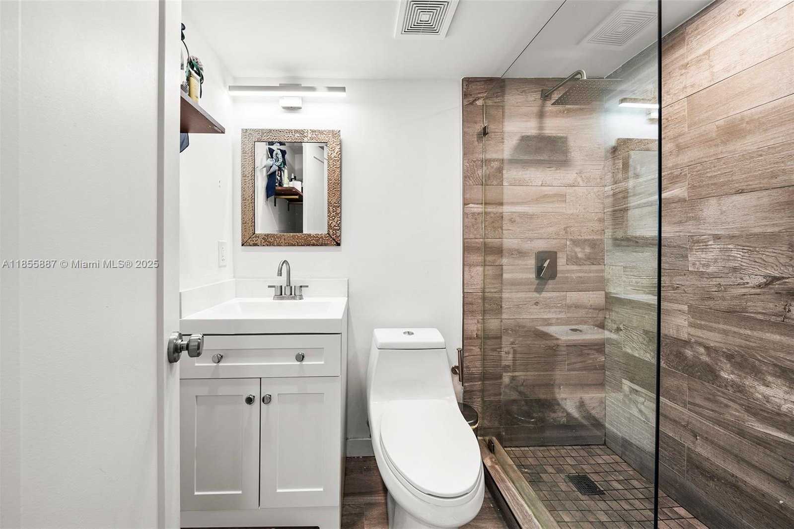 Small Image of 3586 MAIN HWY #3, Coconut Grove Number 25