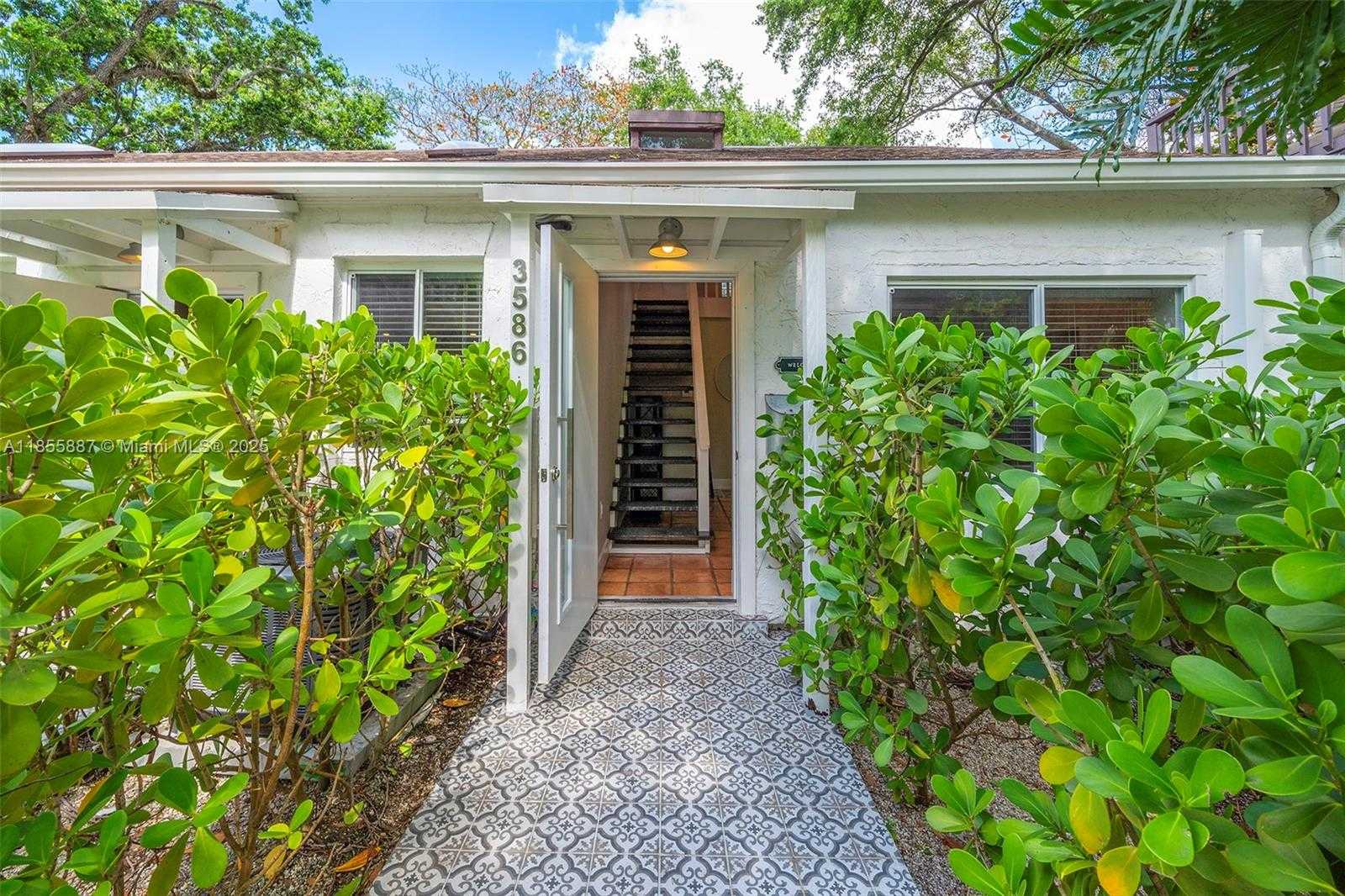 Small Image of 3586 MAIN HWY #3, Coconut Grove Number 26
