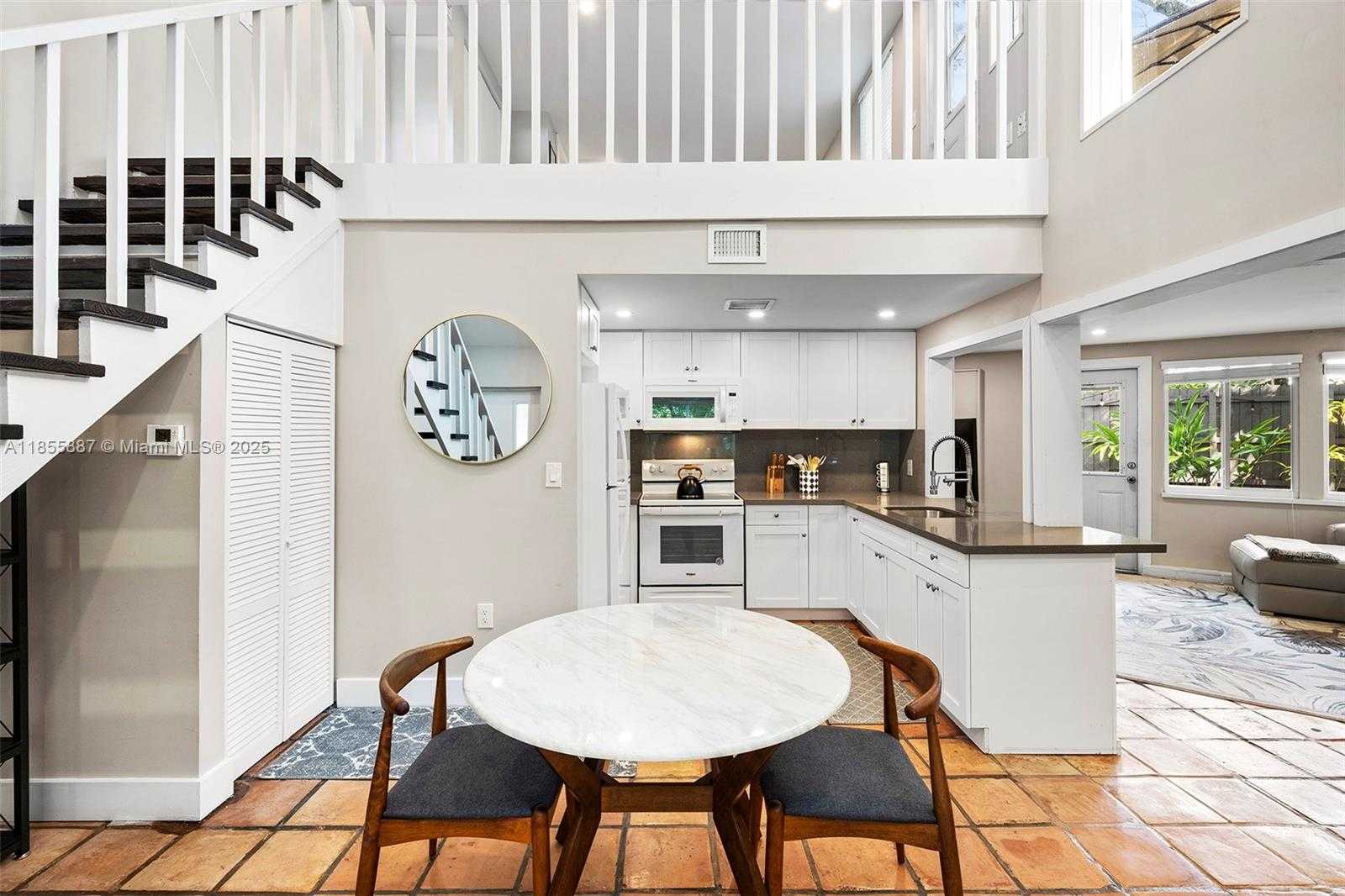 Small Image of 3586 MAIN HWY #3, Coconut Grove Number 27