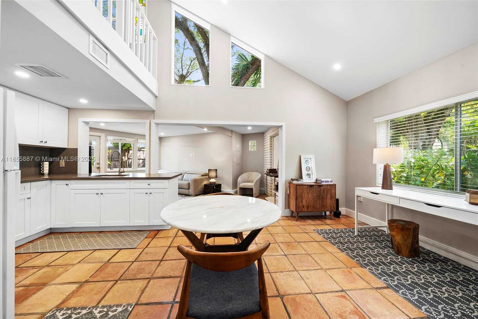 Small Image of 3586 MAIN HWY #3, Coconut Grove Number 29