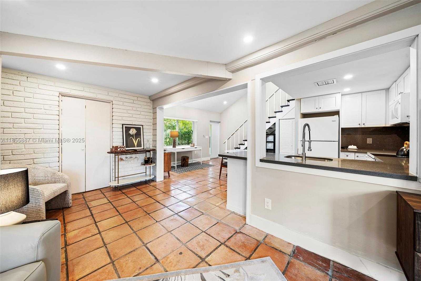Small Image of 3586 MAIN HWY #3, Coconut Grove Number 32