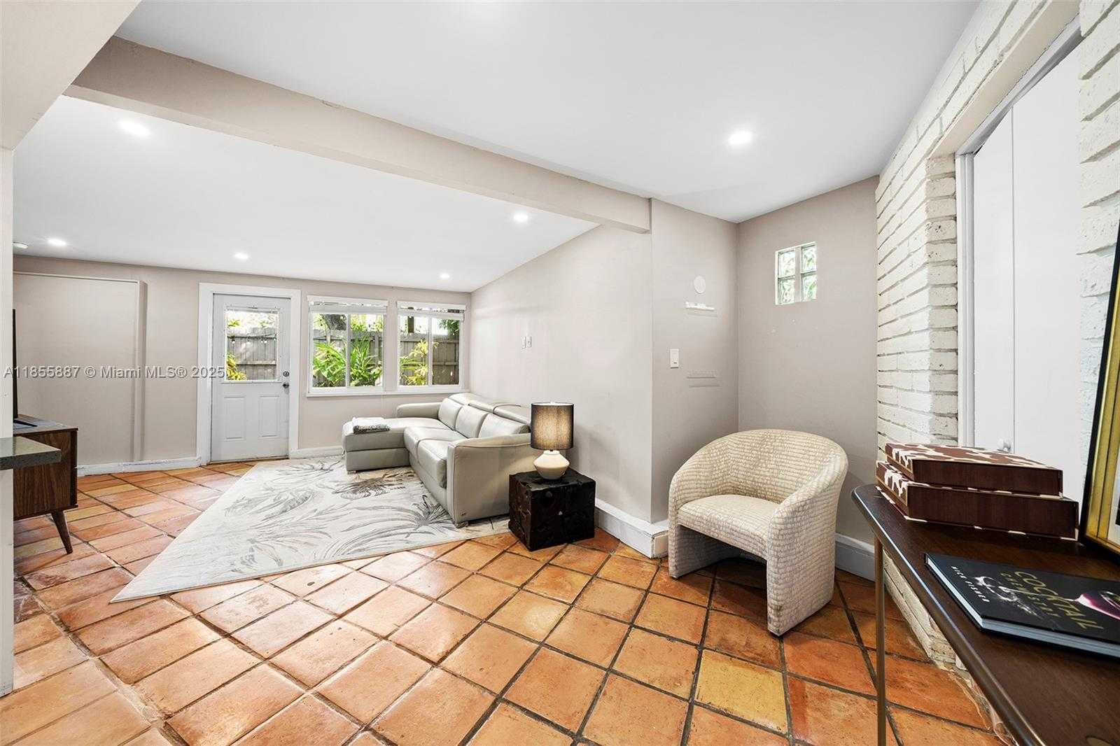 Small Image of 3586 MAIN HWY #3, Coconut Grove Number 33