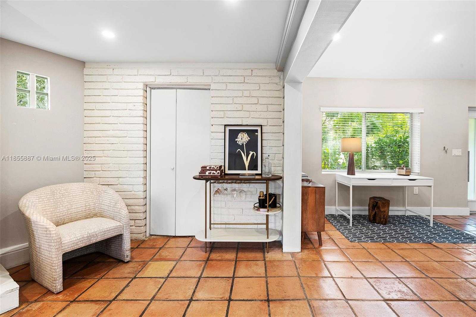 Small Image of 3586 MAIN HWY #3, Coconut Grove Number 35