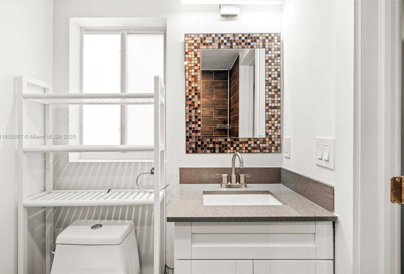 Small Image of 3586 MAIN HWY #3, Coconut Grove Number 36