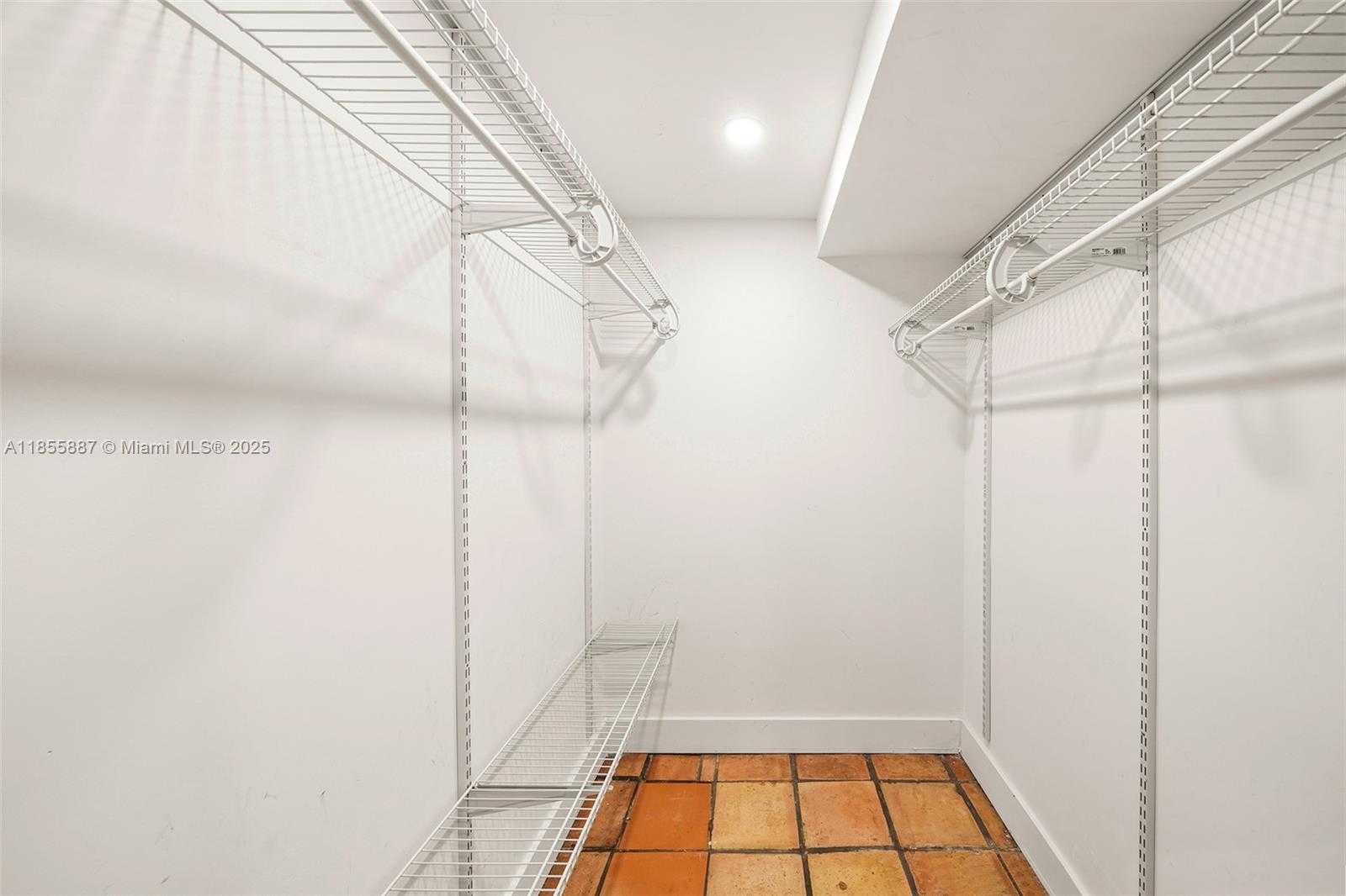 Small Image of 3586 MAIN HWY #3, Coconut Grove Number 38