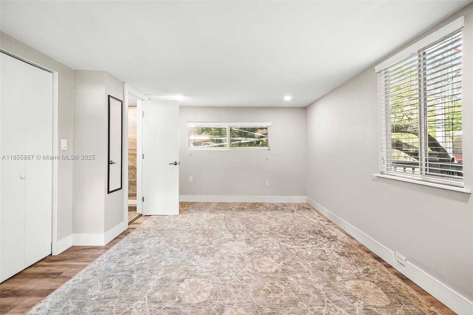 Small Image of 3586 MAIN HWY #3, Coconut Grove Number 42