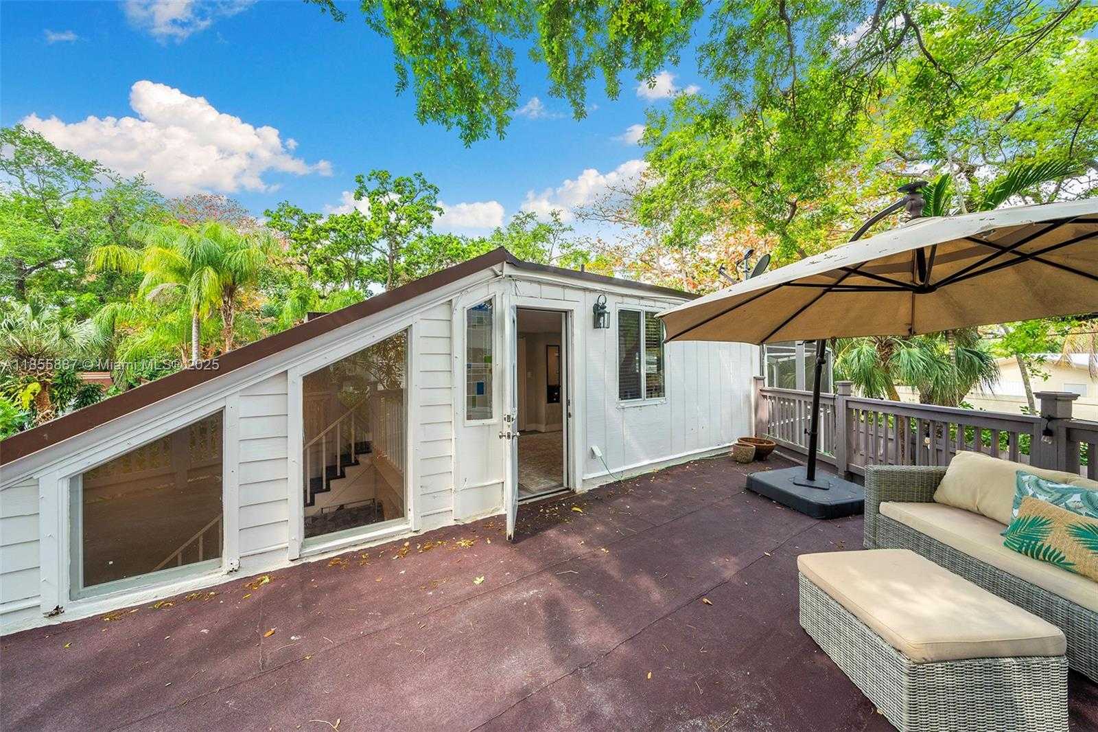 Small Image of 3586 MAIN HWY #3, Coconut Grove Number 46