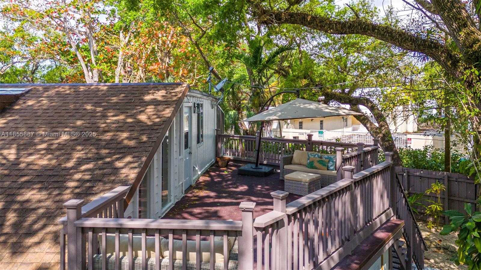 Small Image of 3586 MAIN HWY #3, Coconut Grove Number 49