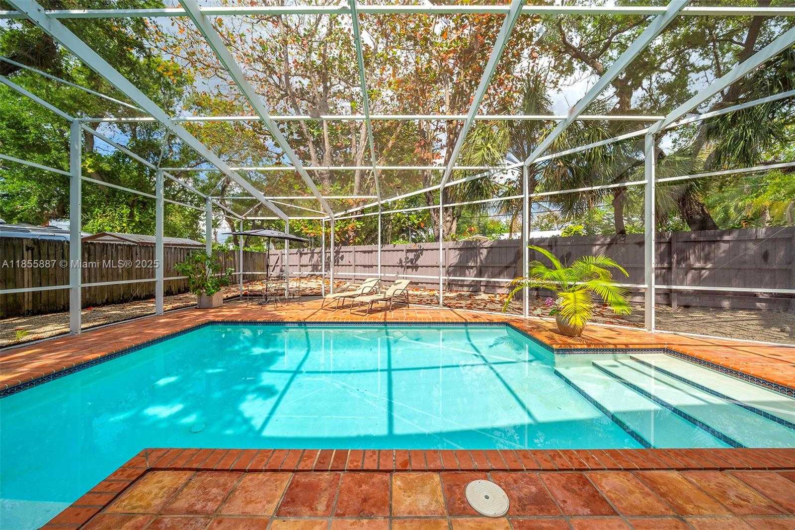 Small Image of 3586 MAIN HWY #3, Coconut Grove Number 50
