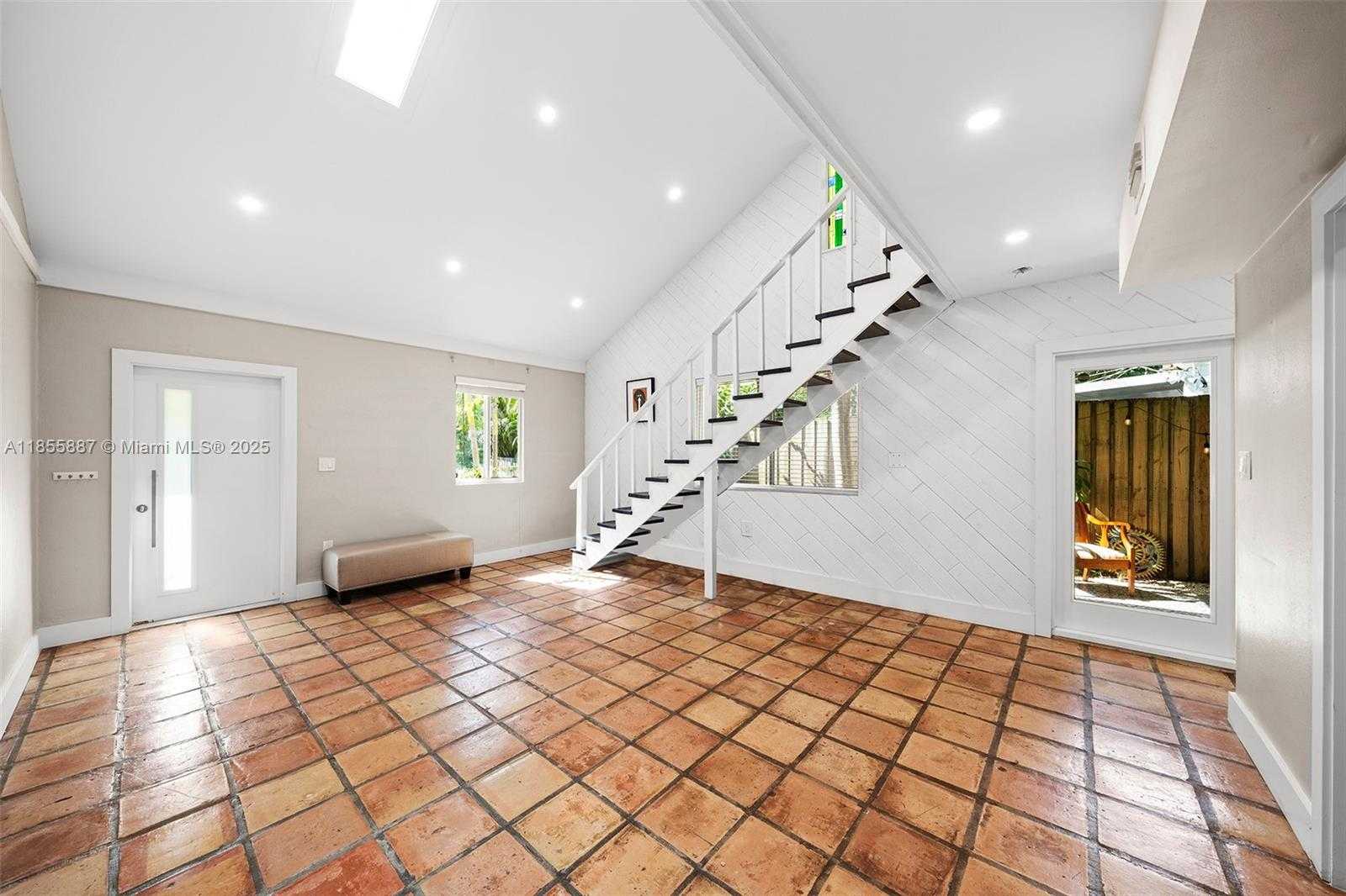 Small Image of 3586 MAIN HWY #3, Coconut Grove Number 6