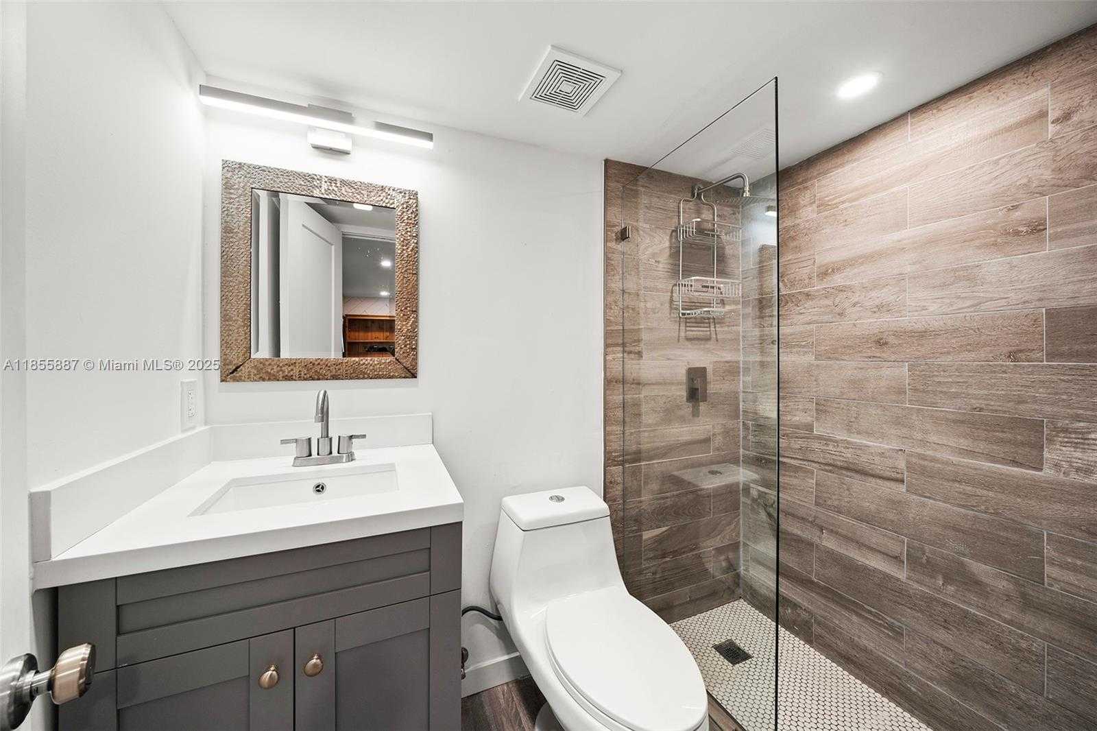 Small Image of 3586 MAIN HWY #3, Coconut Grove Number 7