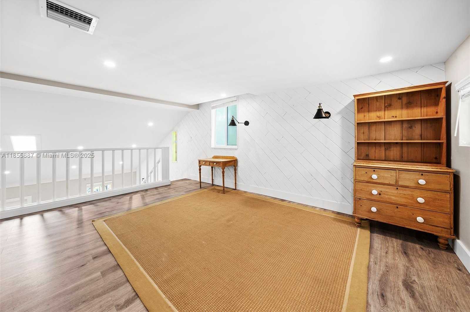 Small Image of 3586 MAIN HWY #3, Coconut Grove Number 8