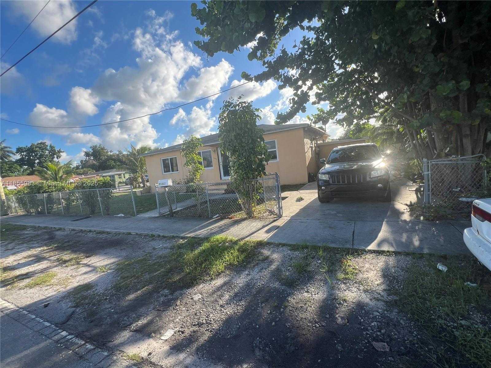 Small Image of 801 NORTH WEST 105TH ST, Miami Number 2