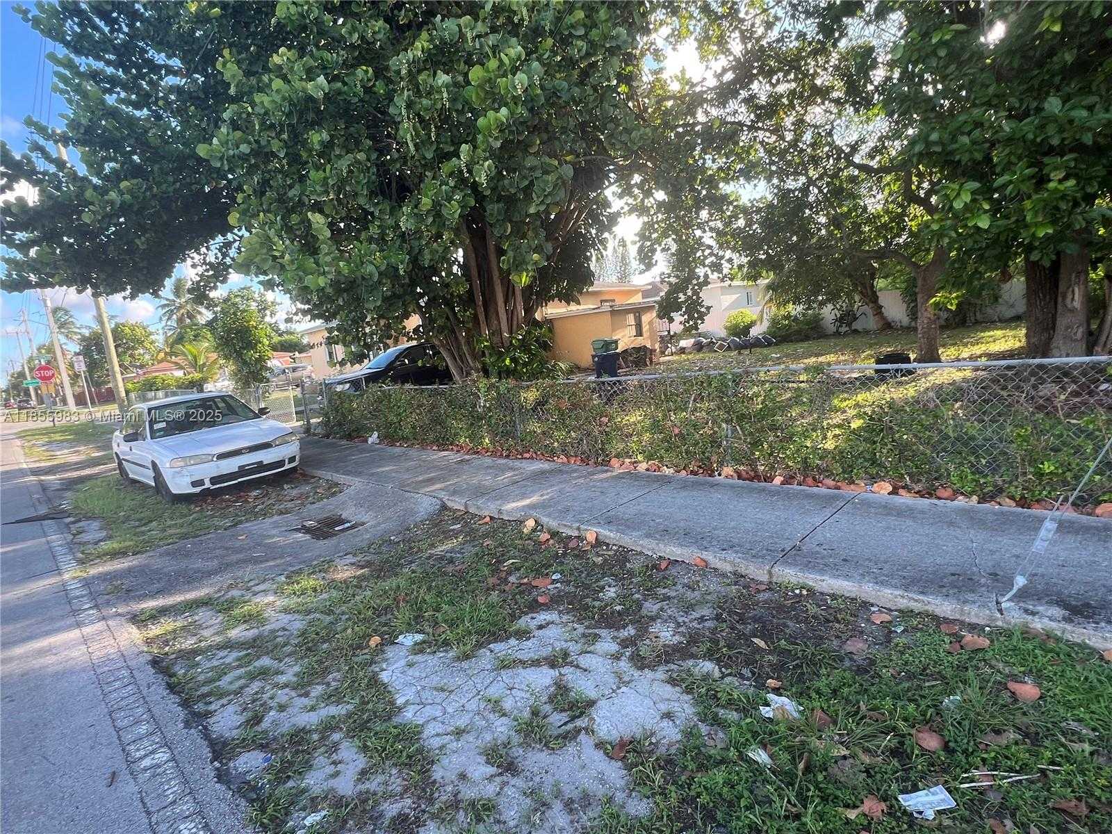 Small Image of 801 NORTH WEST 105TH ST, Miami Number 4
