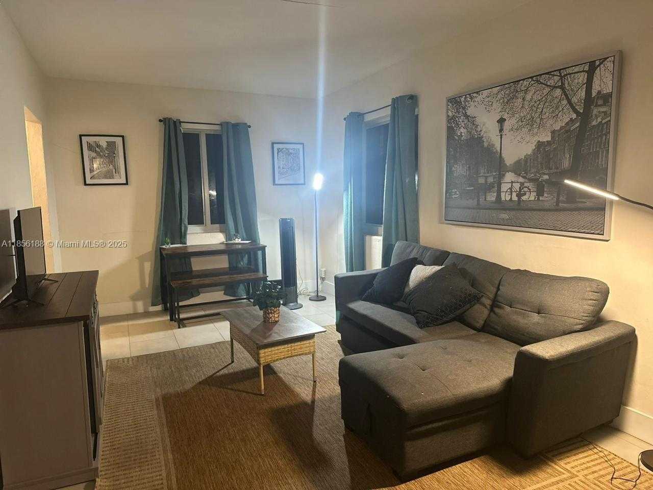 Small Image of 1625 FLETCHER ST, Hollywood Number 14