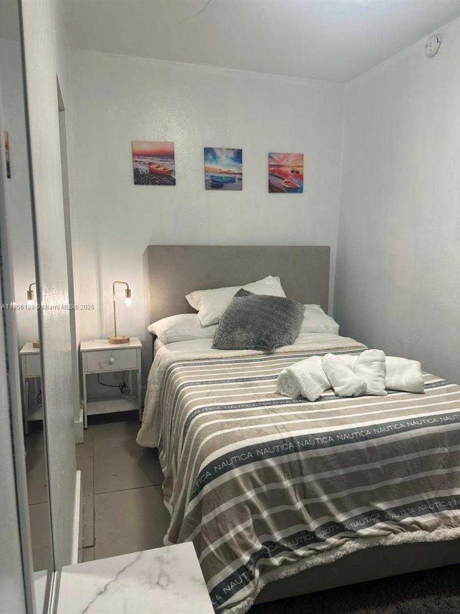 Small Image of 1625 FLETCHER ST, Hollywood Number 22