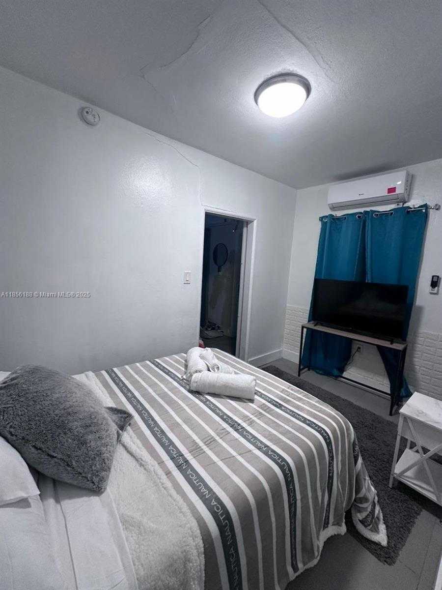 Small Image of 1625 FLETCHER ST, Hollywood Number 24