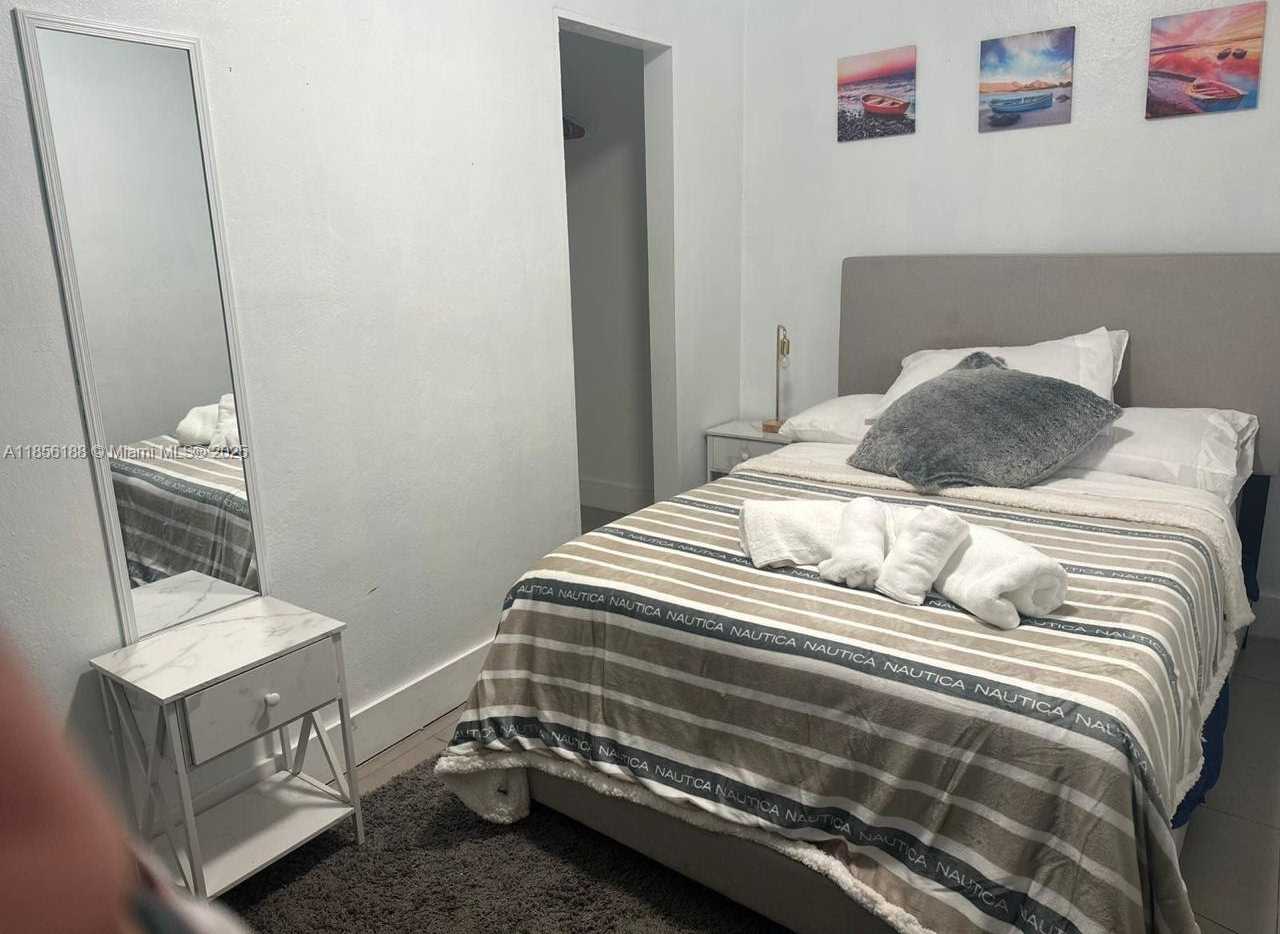 Small Image of 1625 FLETCHER ST, Hollywood Number 25