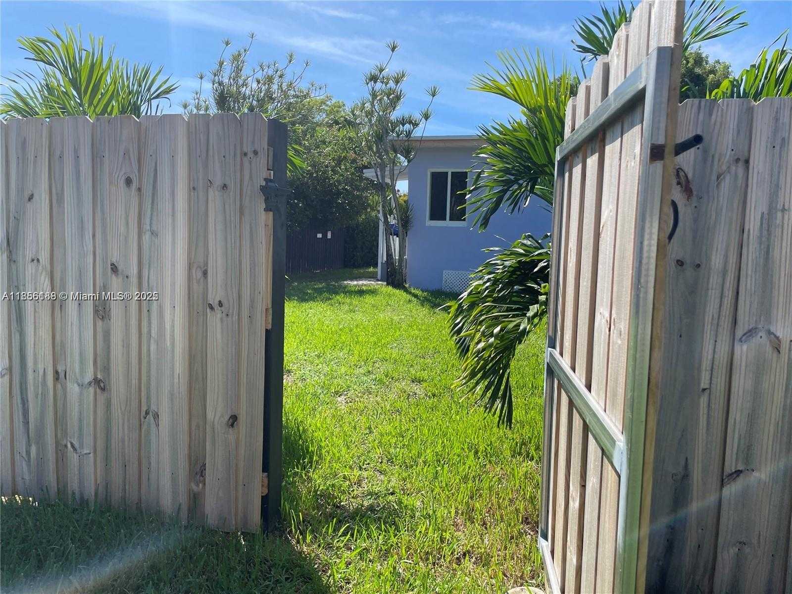 Small Image of 1625 FLETCHER ST, Hollywood Number 8