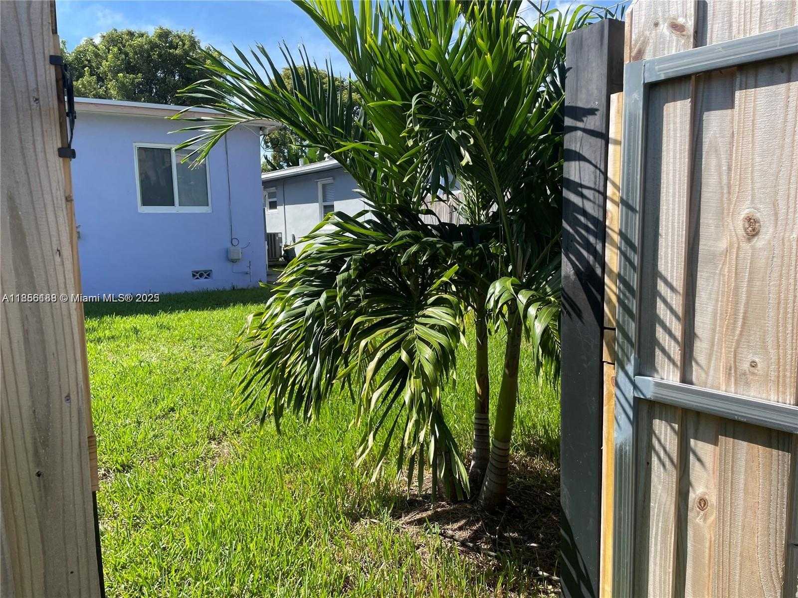 Small Image of 1625 FLETCHER ST, Hollywood Number 9