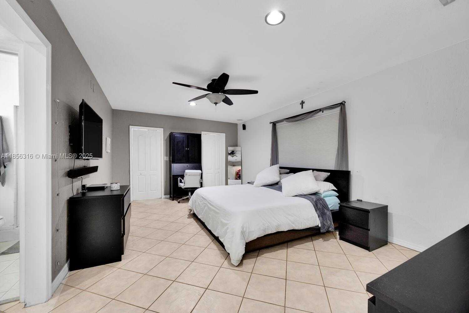 Small Image of 10504 SOUTH WEST 77TH CT, Pinecrest Number 11