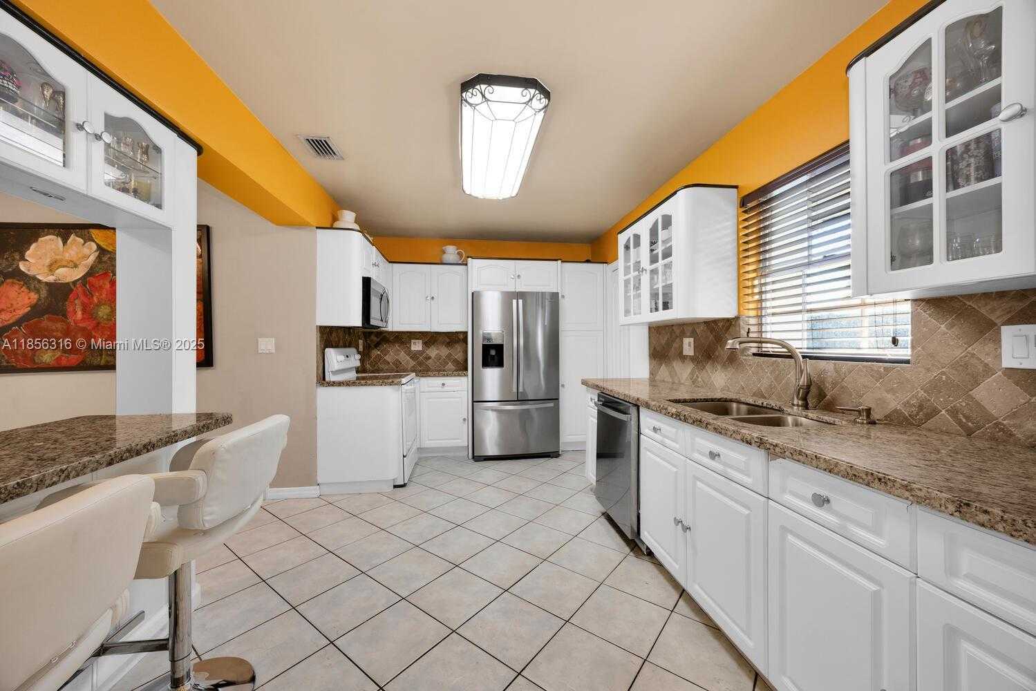 Small Image of 10504 SOUTH WEST 77TH CT, Pinecrest Number 12