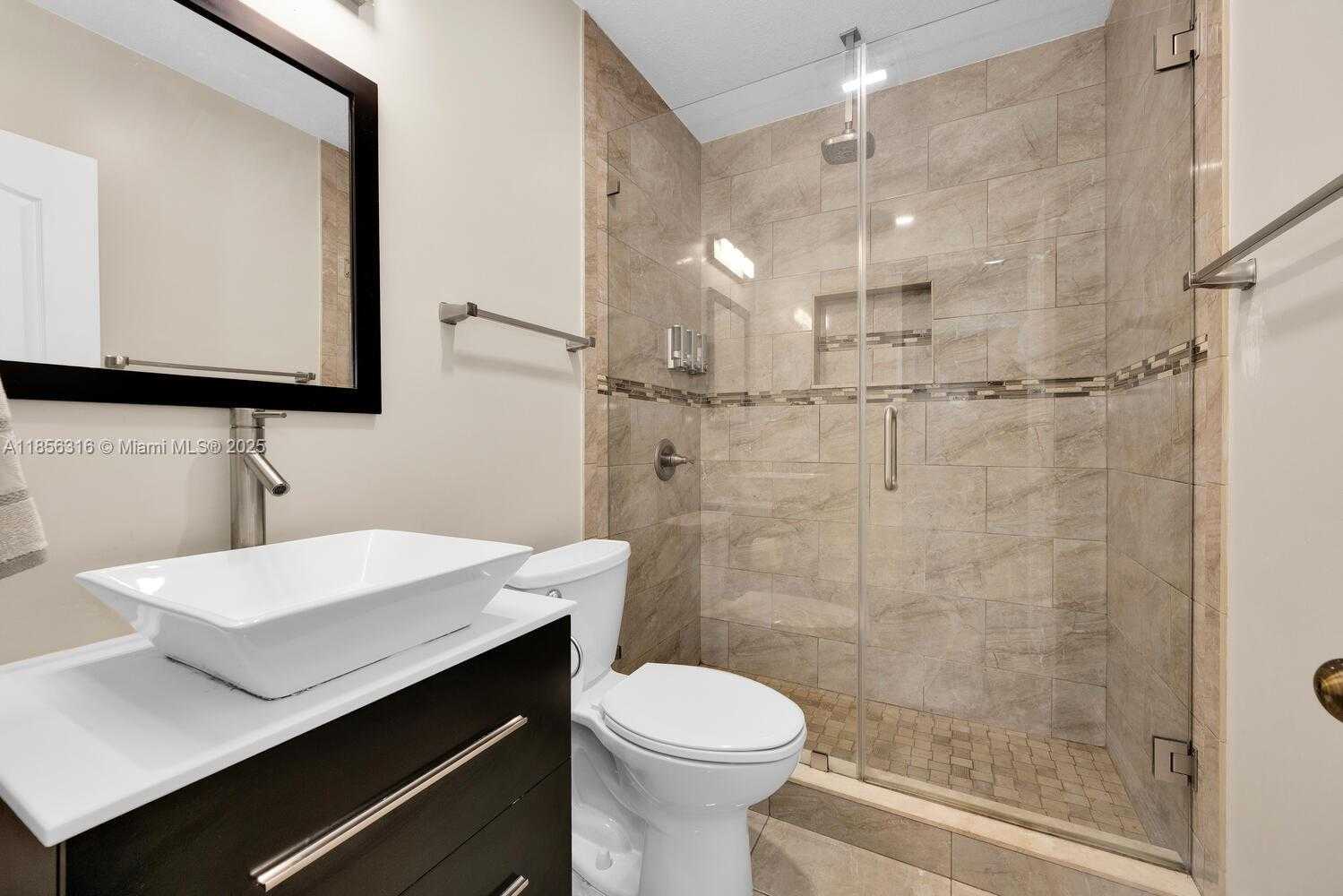 Small Image of 10504 SOUTH WEST 77TH CT, Pinecrest Number 14