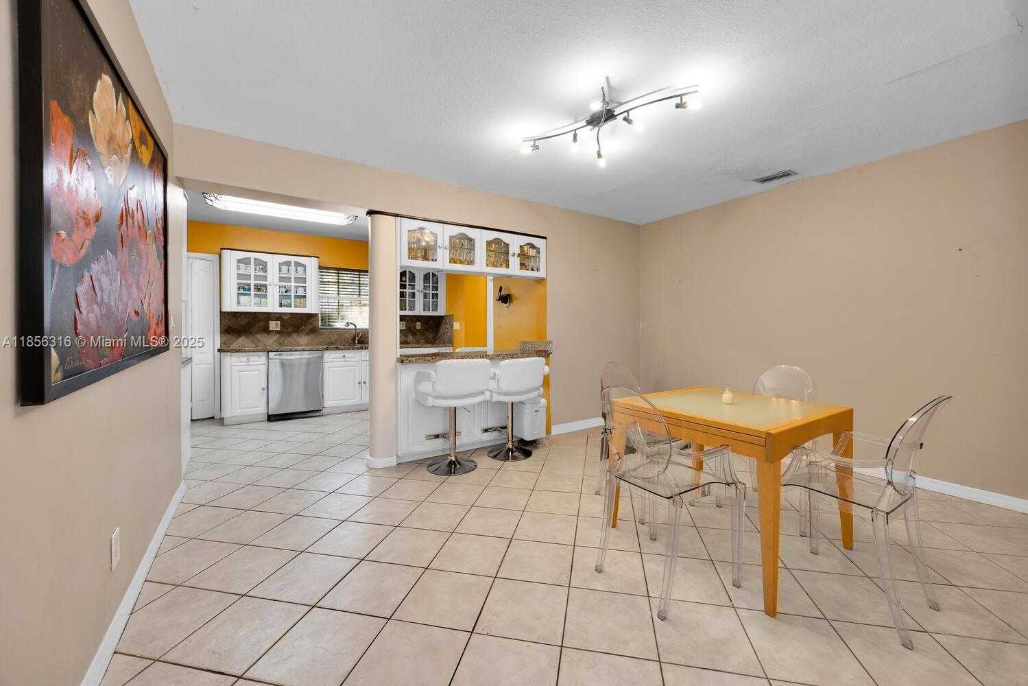 Small Image of 10504 SOUTH WEST 77TH CT, Pinecrest Number 17