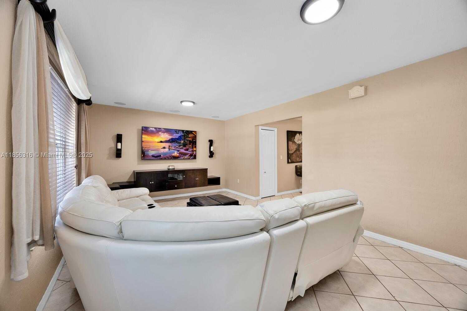 Small Image of 10504 SOUTH WEST 77TH CT, Pinecrest Number 18
