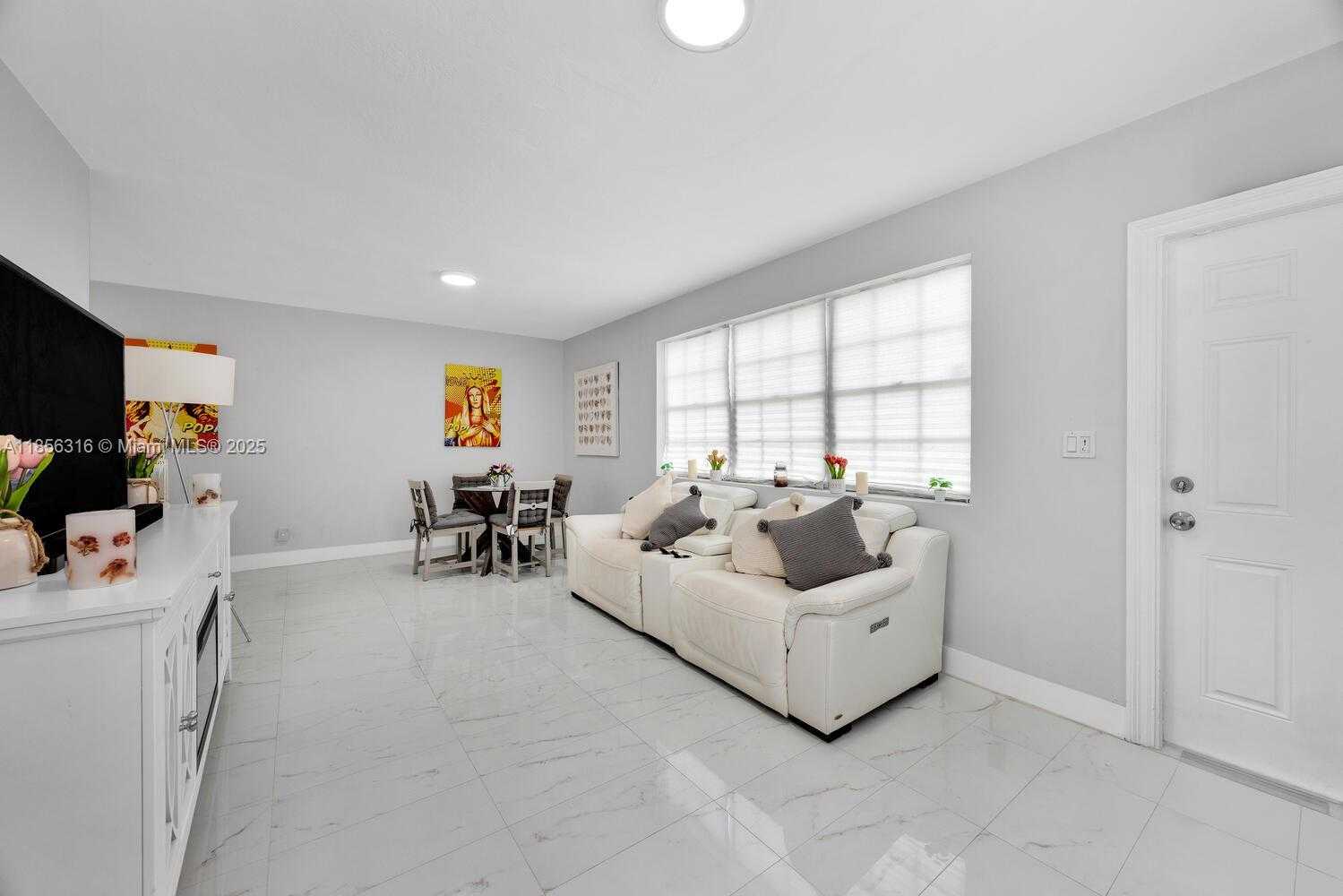 Small Image of 10504 SOUTH WEST 77TH CT, Pinecrest Number 19