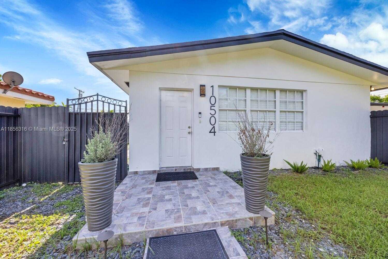 Small Image of 10504 SOUTH WEST 77TH CT, Pinecrest Number 2