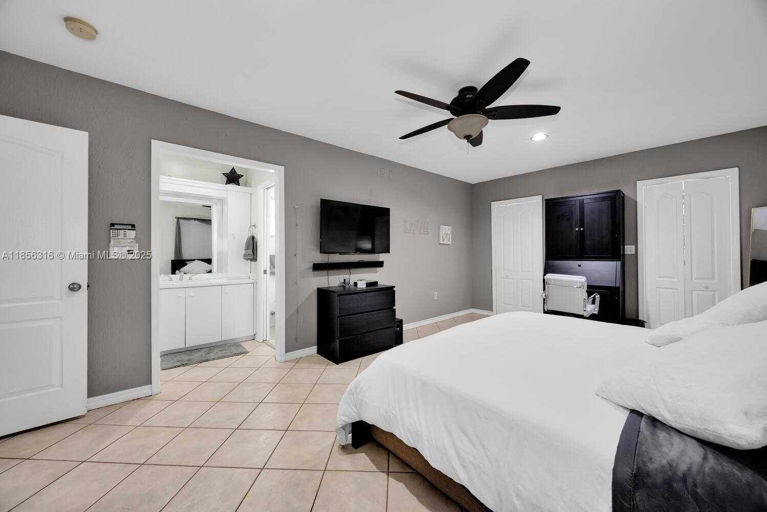 Small Image of 10504 SOUTH WEST 77TH CT, Pinecrest Number 25