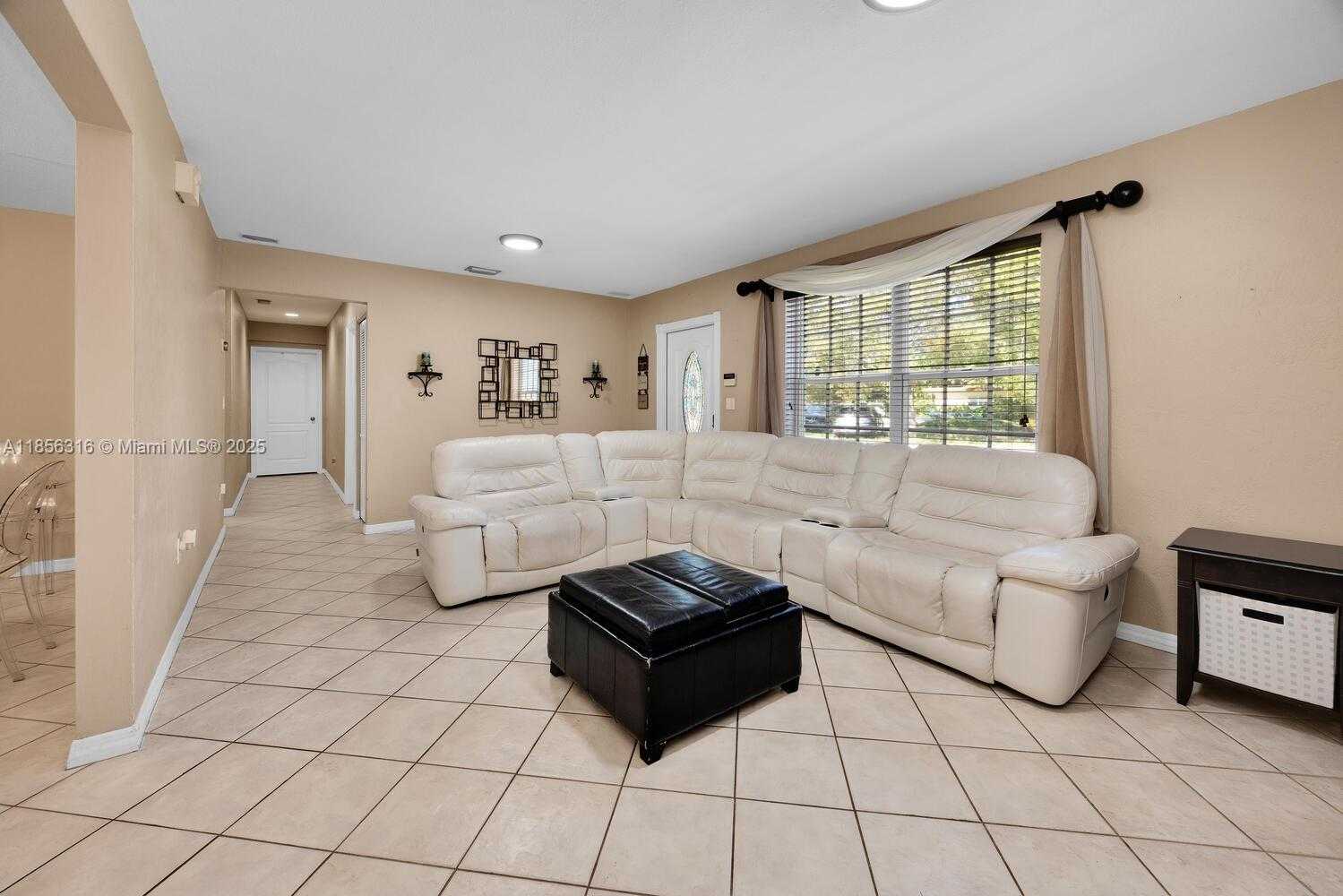 Small Image of 10504 SOUTH WEST 77TH CT, Pinecrest Number 27