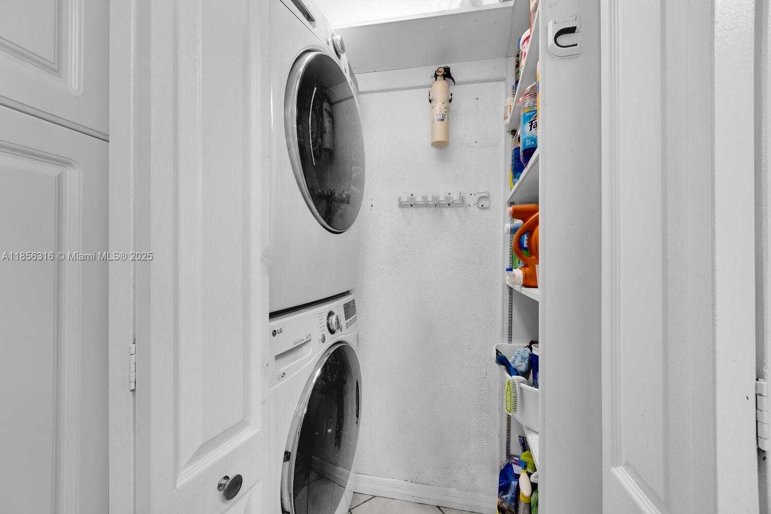 Small Image of 10504 SOUTH WEST 77TH CT, Pinecrest Number 28