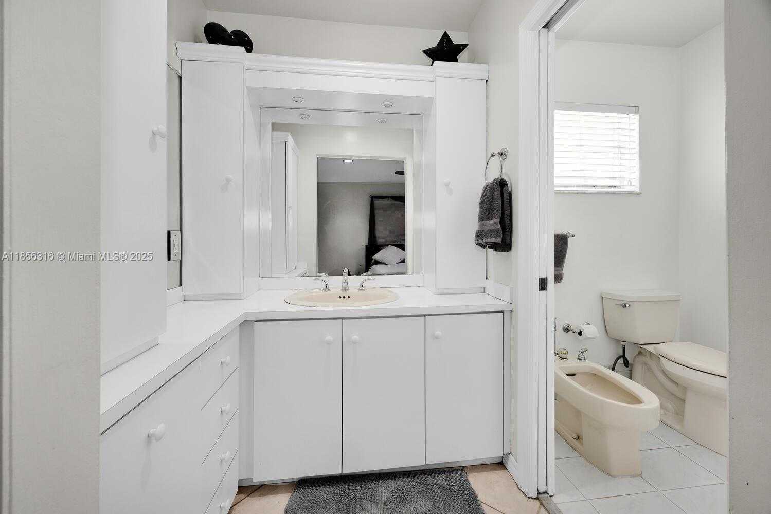 Small Image of 10504 SOUTH WEST 77TH CT, Pinecrest Number 30