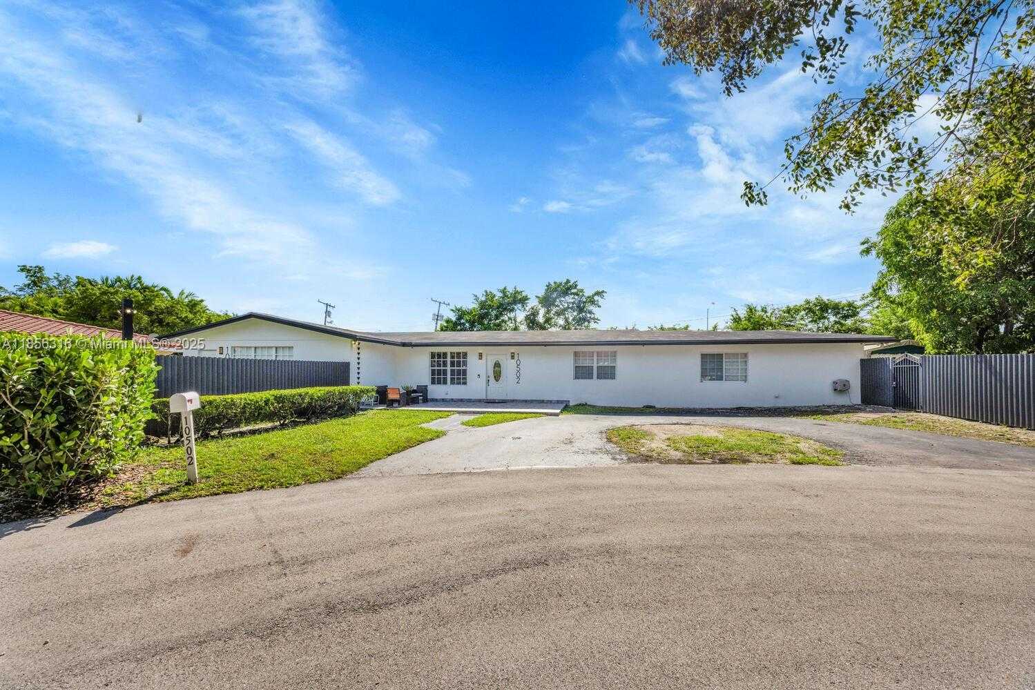 Small Image of 10504 SOUTH WEST 77TH CT, Pinecrest Number 33